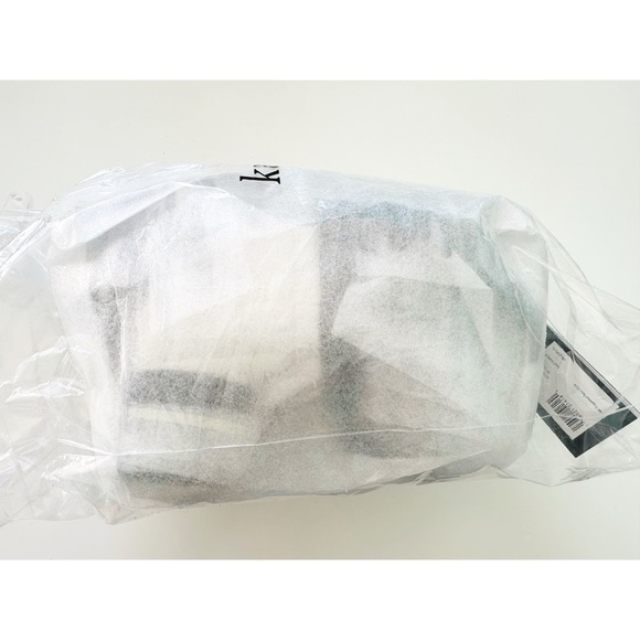 Kate Spade Shaggy Fringe 3D Dog Crossbody Star Sunglasses Black White - Picture 7 of 8